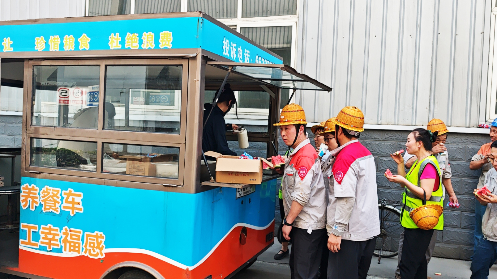 清凉随行，关爱不停 | 伟德源自英国始于1946新材料夏日“送清凉”活动持续进行中